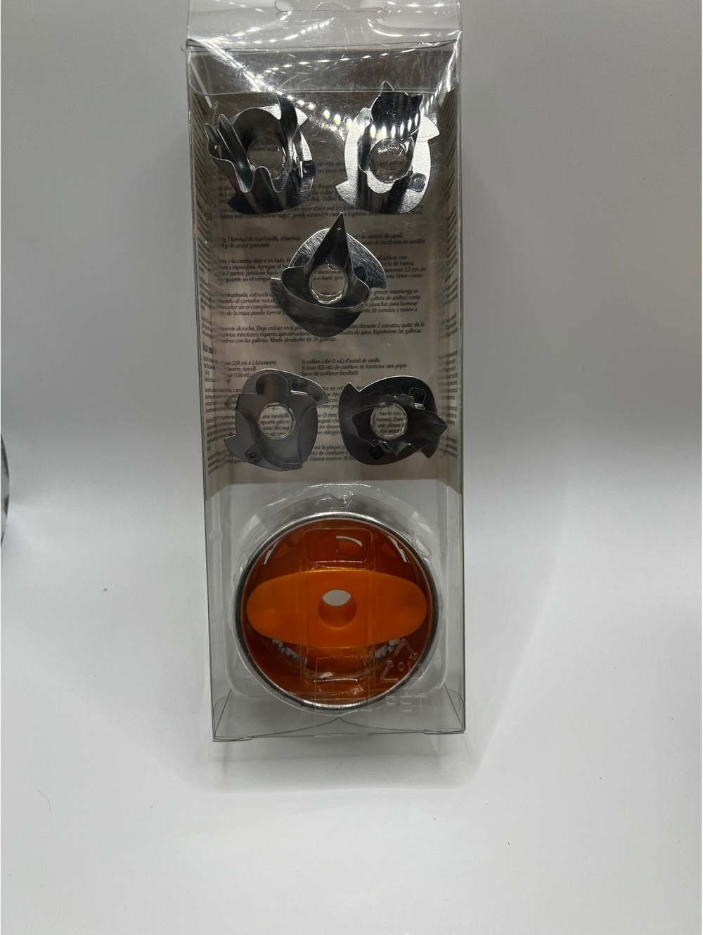 New Fall Themed Cookie Cutter Bundle - Wilton Halloween Linzer, Autumn Leaf Pasr - Picture 3 of 9